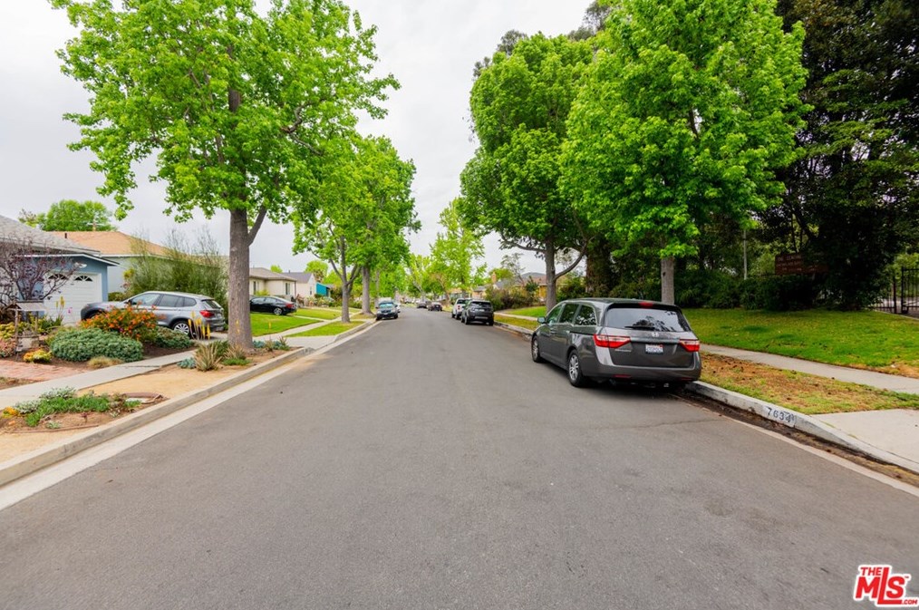 7645 Midfield Ave, Los Angeles CA  90045-3233 exterior