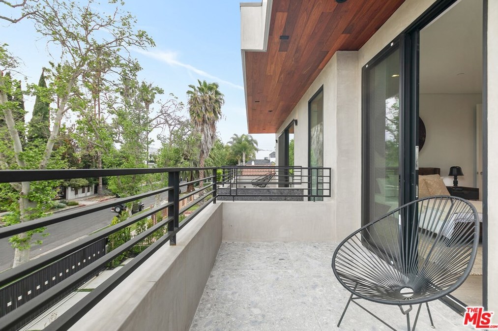 716 Fuller Ave, Los Angeles CA  90046-4222 exterior