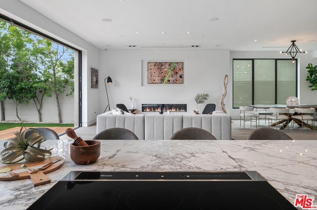 716 Fuller Ave, Los Angeles CA  90046-4222 exterior