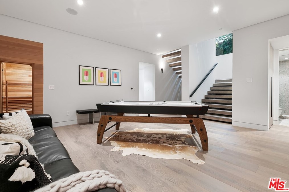 716 Fuller Ave, Los Angeles CA  90046-4222 exterior