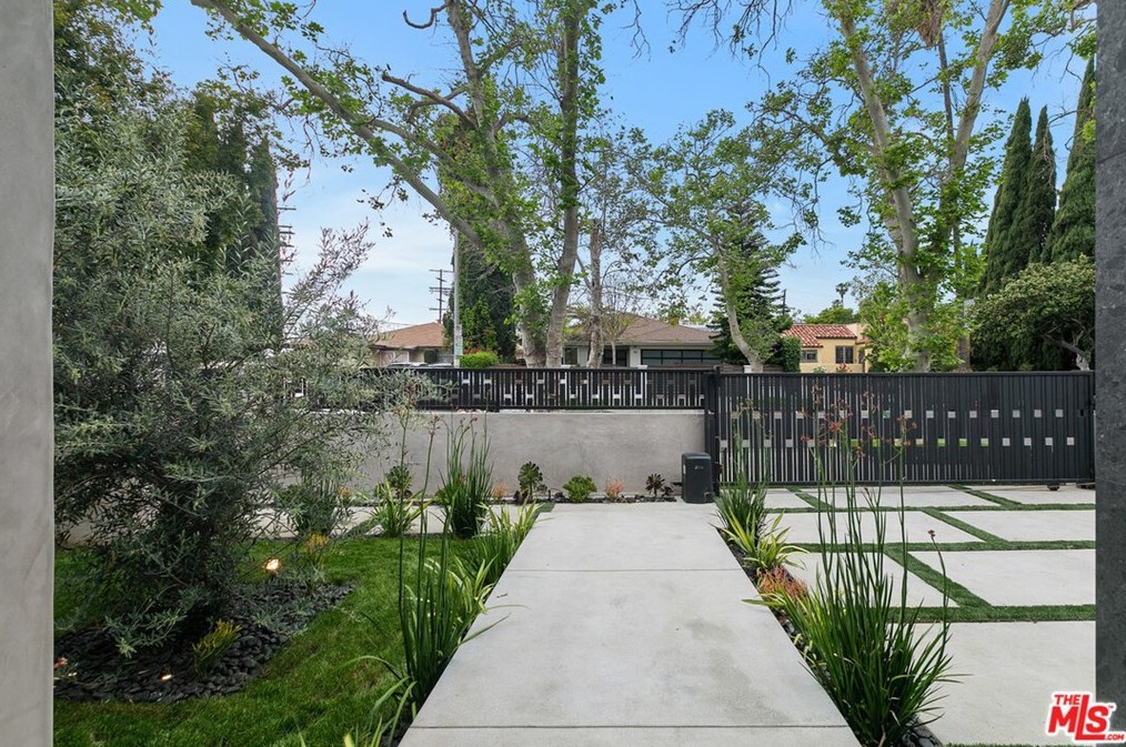 716 Fuller Ave, Los Angeles CA  90046-4222 exterior