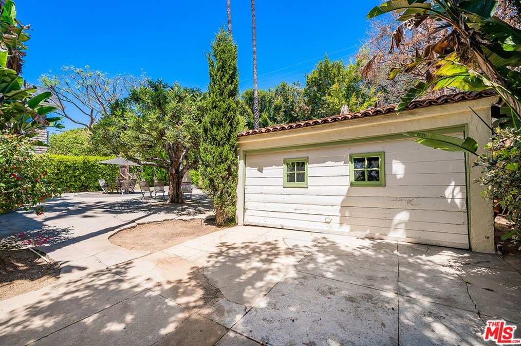 626 Moreno Ave, Los Angeles CA  90049-4832 exterior