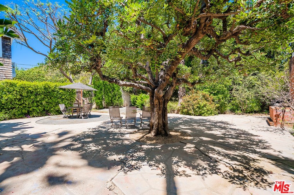 626 Moreno Ave, Los Angeles CA  90049-4832 exterior