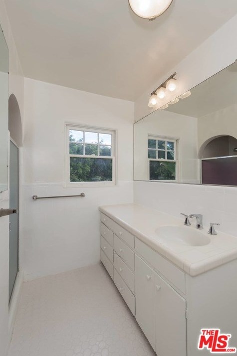 626 Moreno Ave, Los Angeles CA  90049-4832 exterior