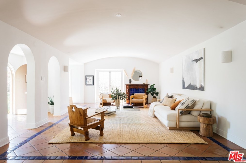 163 Larchmont Blvd, Los Angeles CA  90004-3704 exterior