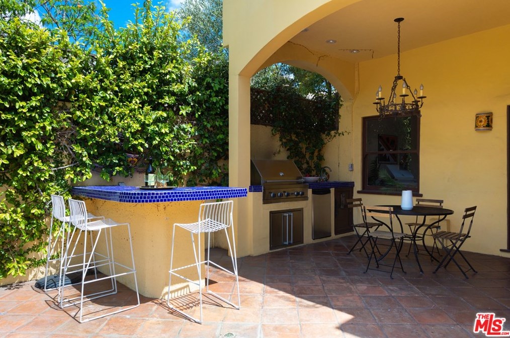 163 Larchmont Blvd, Los Angeles CA  90004-3704 exterior