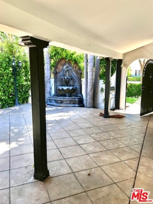 333 Crescent Dr, Beverly Hills CA  90210-4855 exterior