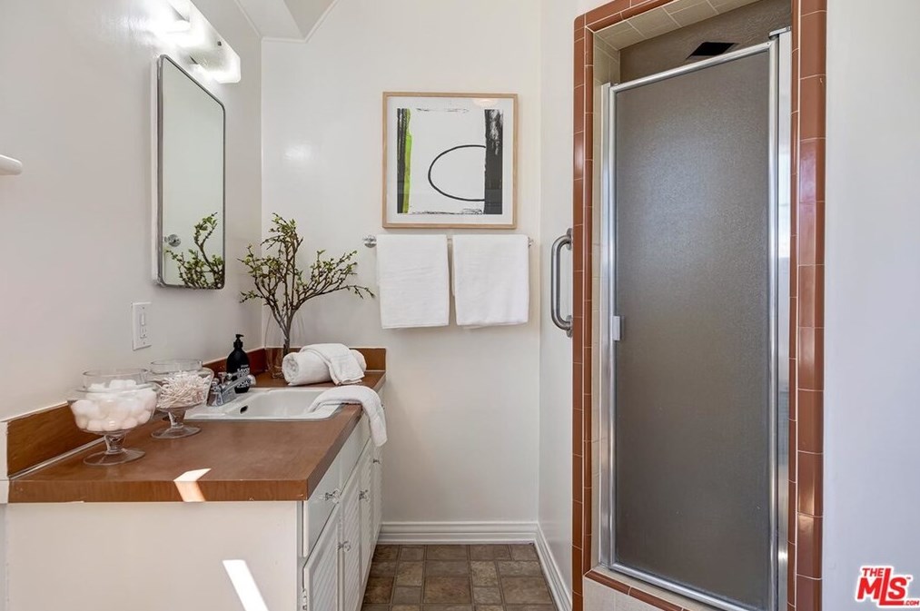 10557 Wyton Dr, Los Angeles CA  90024-2529 exterior