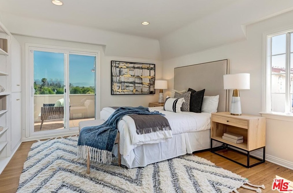 10557 Wyton Dr, Los Angeles CA  90024-2529 exterior