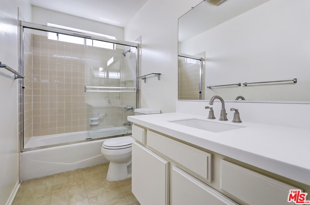 1260 Armacost Ave, Los Angeles CA  90025-1466 exterior