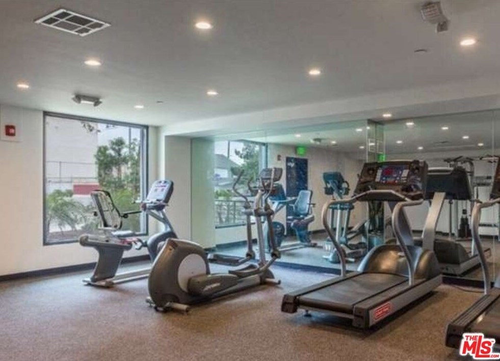 1046 Serrano Ave, Los Angeles CA  90006-2410 exterior