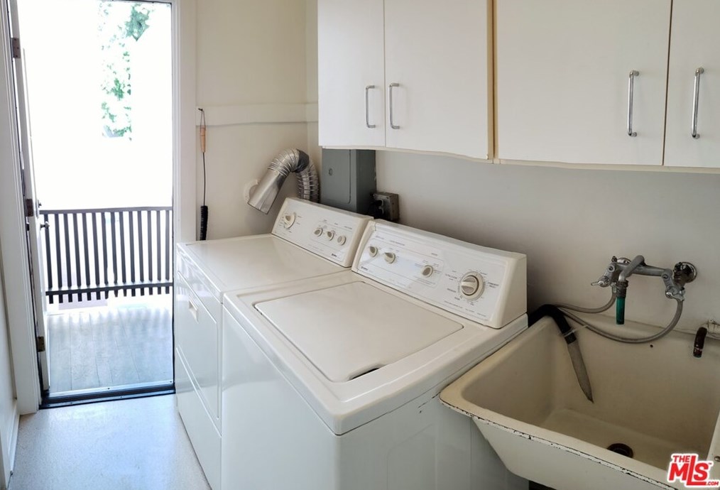 3085 St George St, Los Angeles CA  90027-3322 exterior