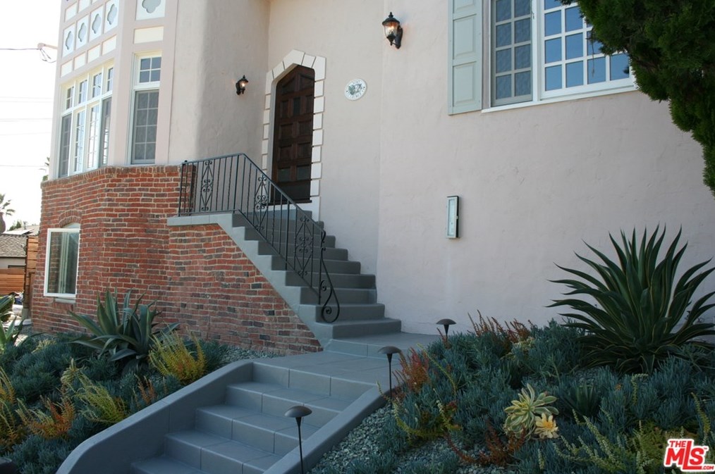 3085 St George St, Los Angeles CA  90027-2532 exterior