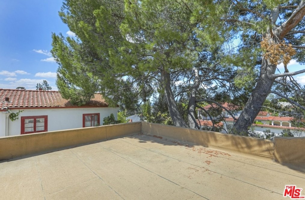 2226 Cheswic Ln, Los Angeles CA  90027-1134 exterior