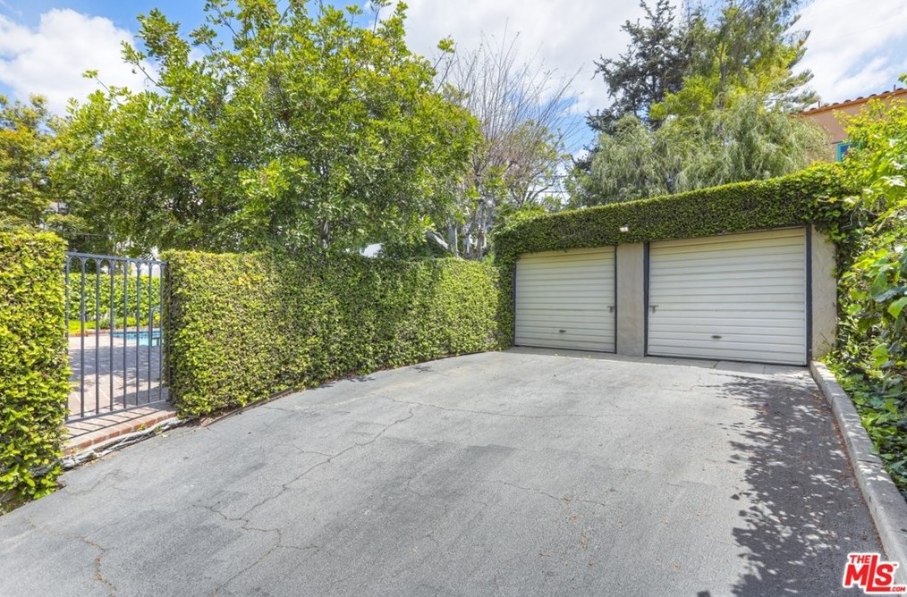 2226 Cheswic Ln, Los Angeles CA  90027-1134 exterior