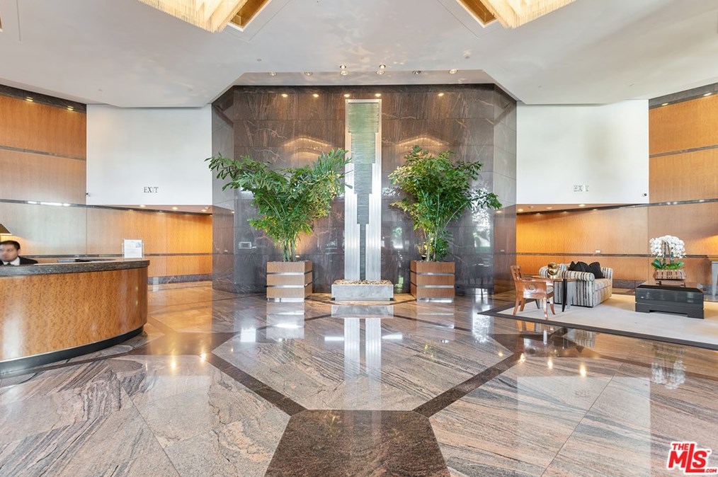 10490 Wilshire Blvd, Los Angeles CA  90024-4621 exterior