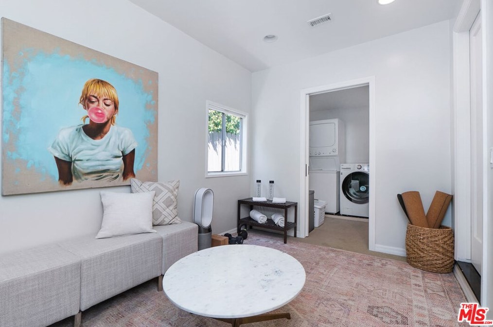 320 Edinburgh Ave, Los Angeles CA  90048-2302 exterior