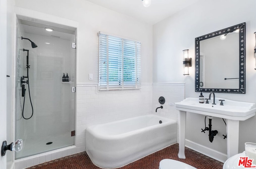 320 Edinburgh Ave, Los Angeles CA  90048-2302 exterior