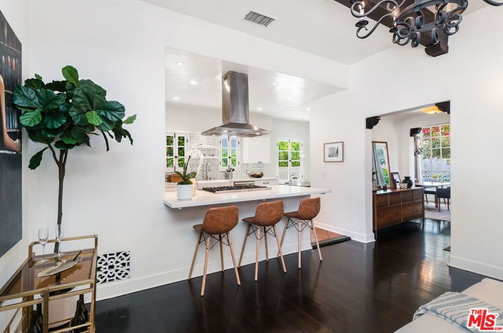 320 Edinburgh Ave, Los Angeles CA  90048-2302 exterior