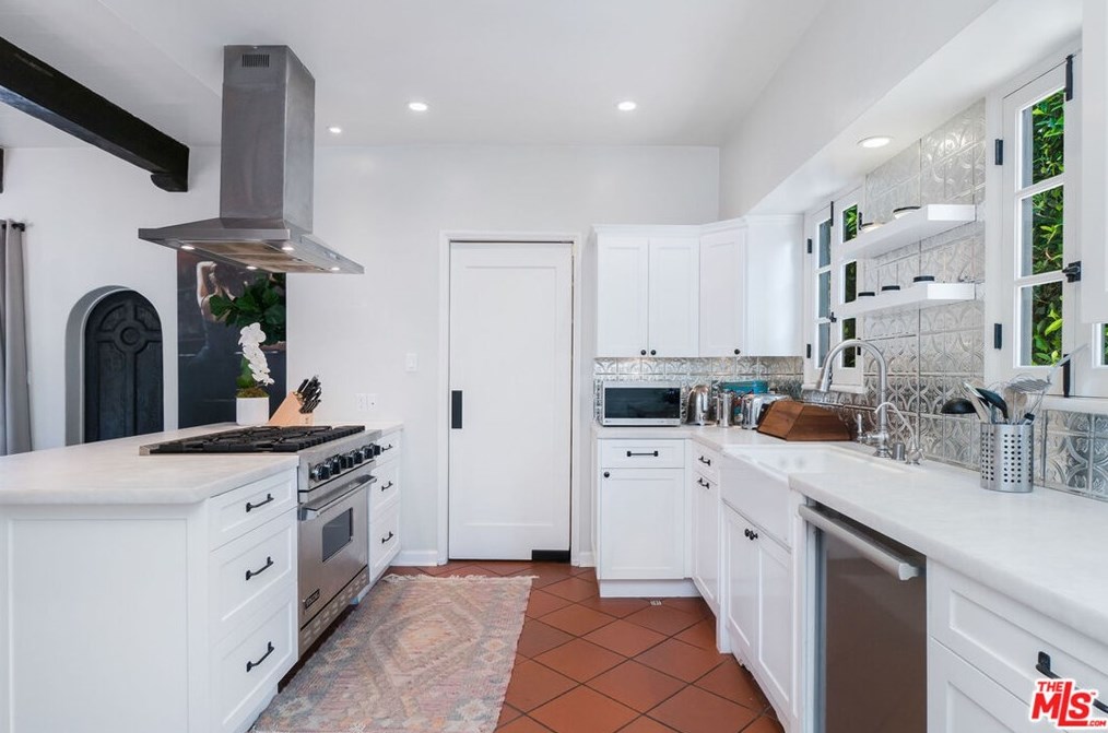 320 Edinburgh Ave, Los Angeles CA  90048-2302 exterior
