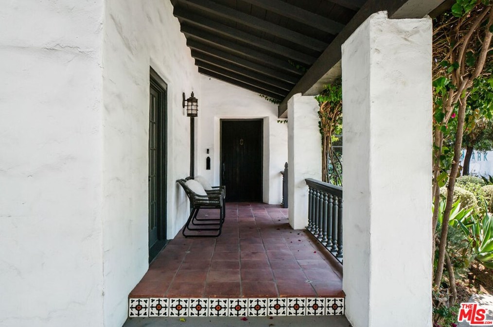 320 Edinburgh Ave, Los Angeles CA  90048-2302 exterior