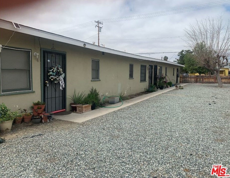 222 Alessandro St, Hemet CA 92543-4192 exterior