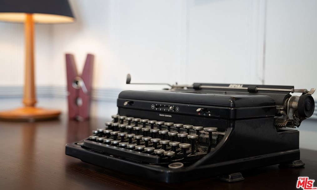 10962 Pickford Way, Los Angeles CA  90230-4942 exterior