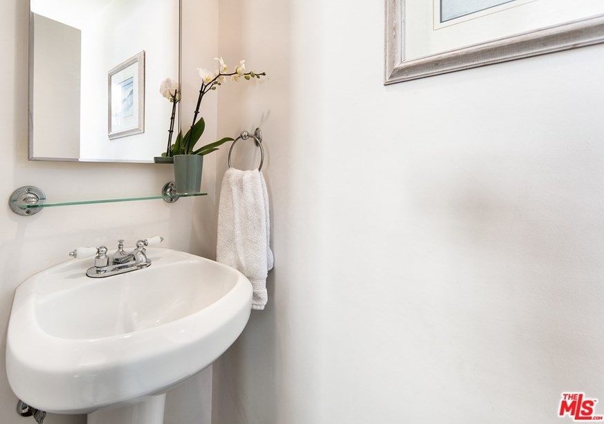 10962 Pickford Way, Los Angeles CA  90230-4942 exterior