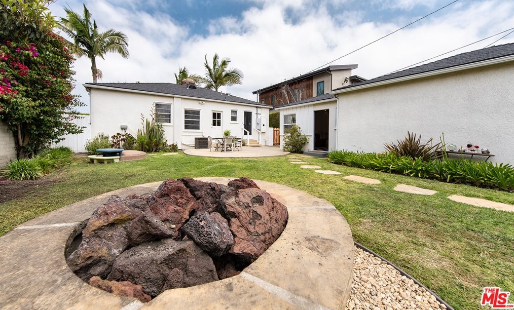 10962 Pickford Way, Los Angeles CA  90230-4942 exterior