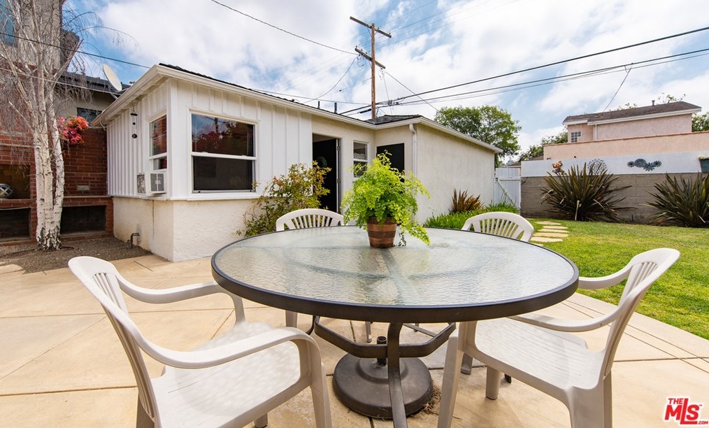 10962 Pickford Way, Los Angeles CA  90230-4942 exterior