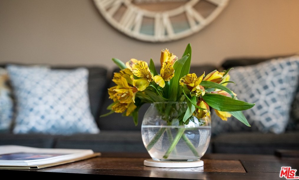 10962 Pickford Way, Los Angeles CA  90230-4942 exterior