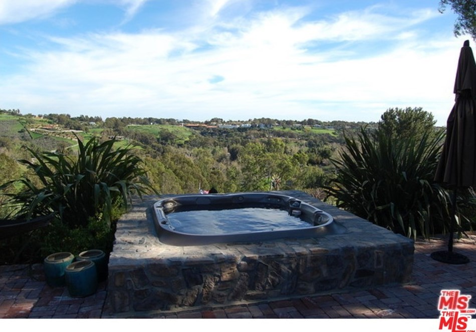 29507 Harvester Rd, Malibu CA  90265-3815 exterior