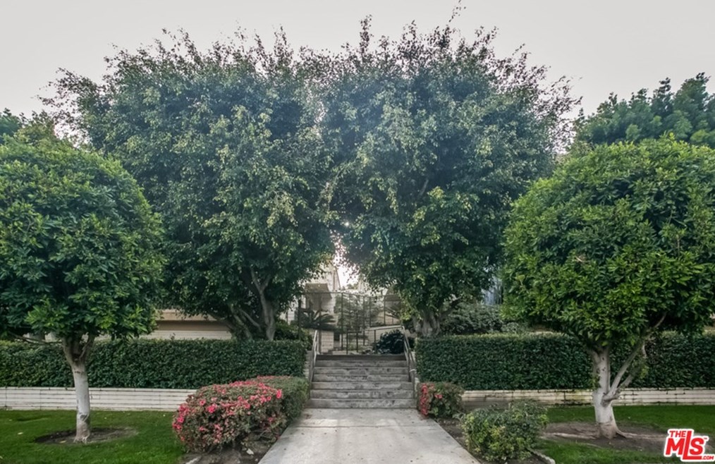 1827 Barrington Ave, Los Angeles CA  90025-5358 exterior