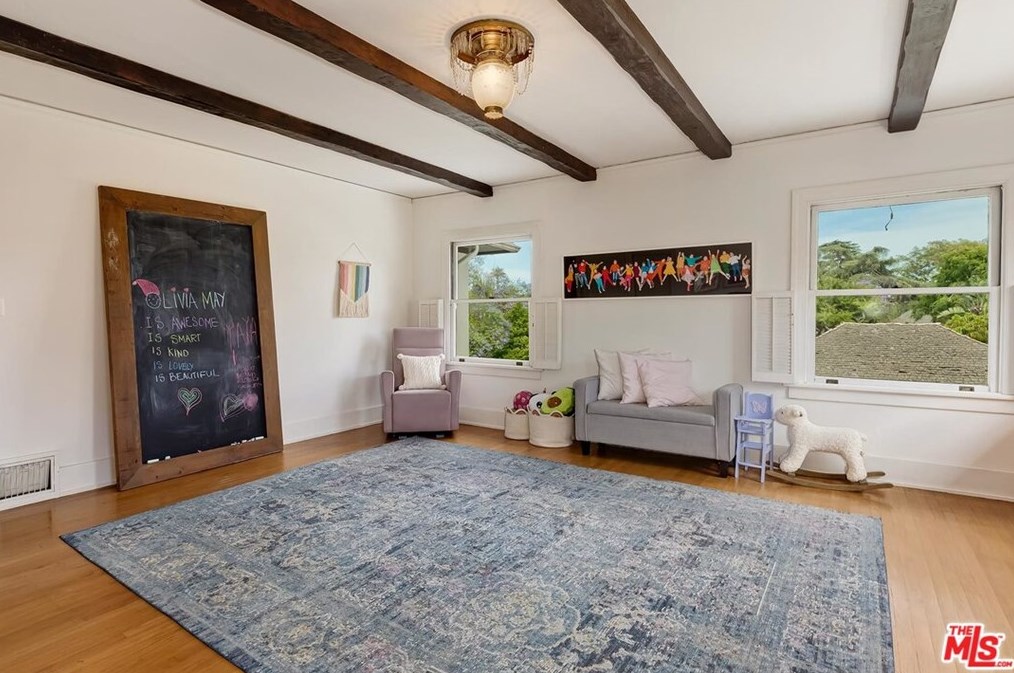 134 Windsor Blvd, Los Angeles CA  90004-3816 exterior