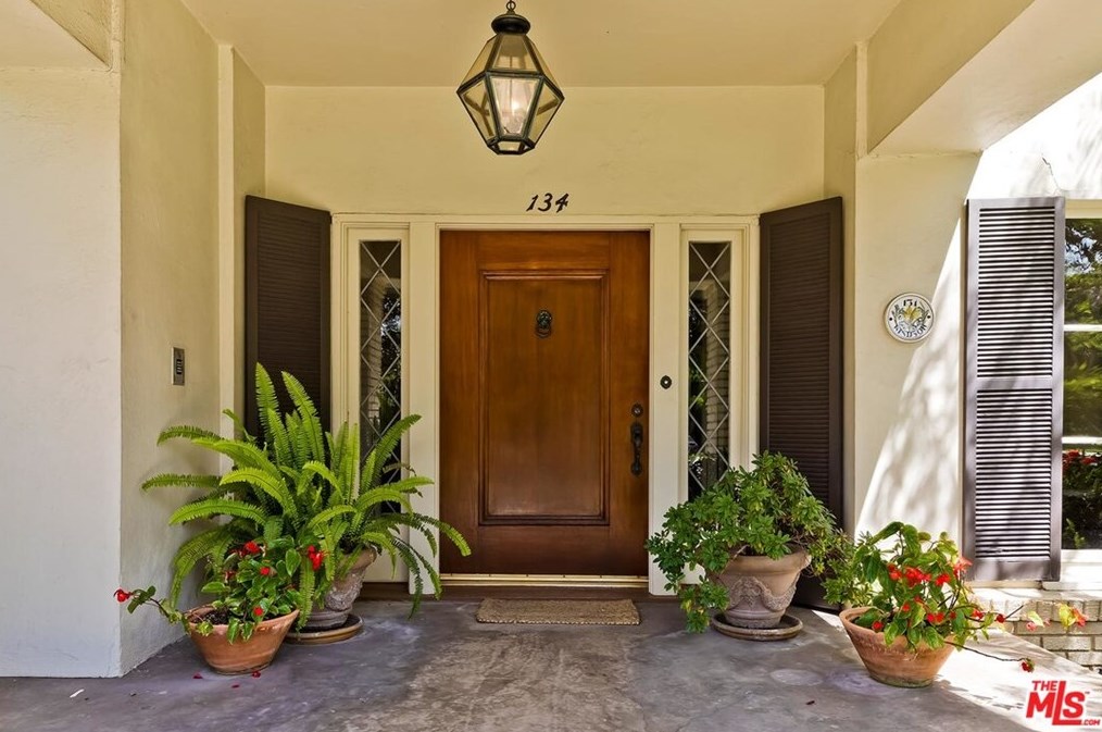134 Windsor Blvd, Los Angeles CA  90004-3816 exterior