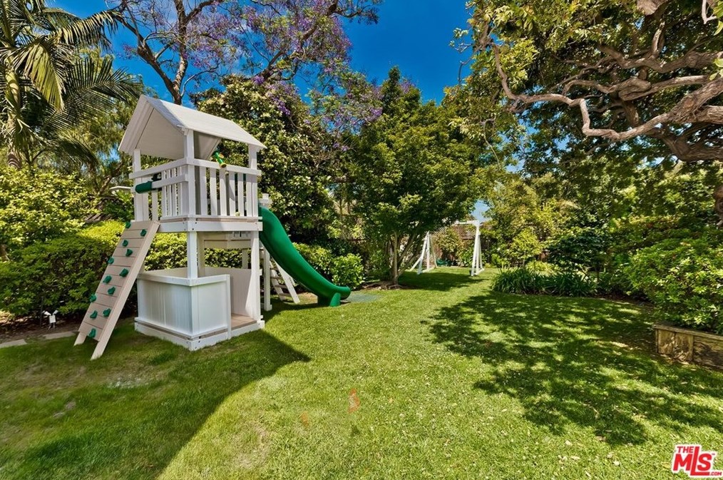 134 Windsor Blvd, Los Angeles CA  90004-3816 exterior