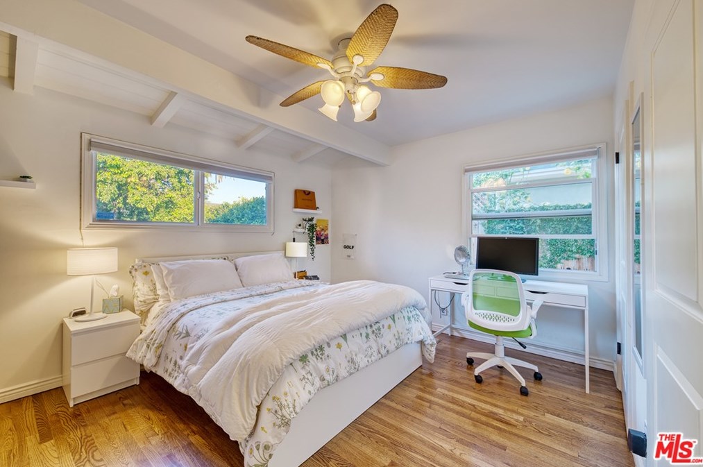 7352 Zelzah Ave, Los Angeles CA  91335-3219 exterior