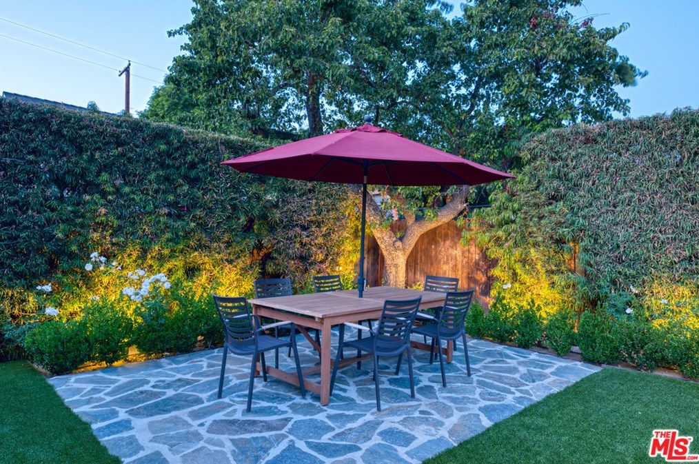 7352 Zelzah Ave, Los Angeles CA  91335-3219 exterior