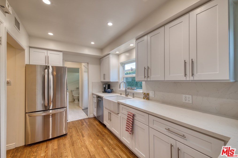 7352 Zelzah Ave, Los Angeles CA  91335-3219 exterior