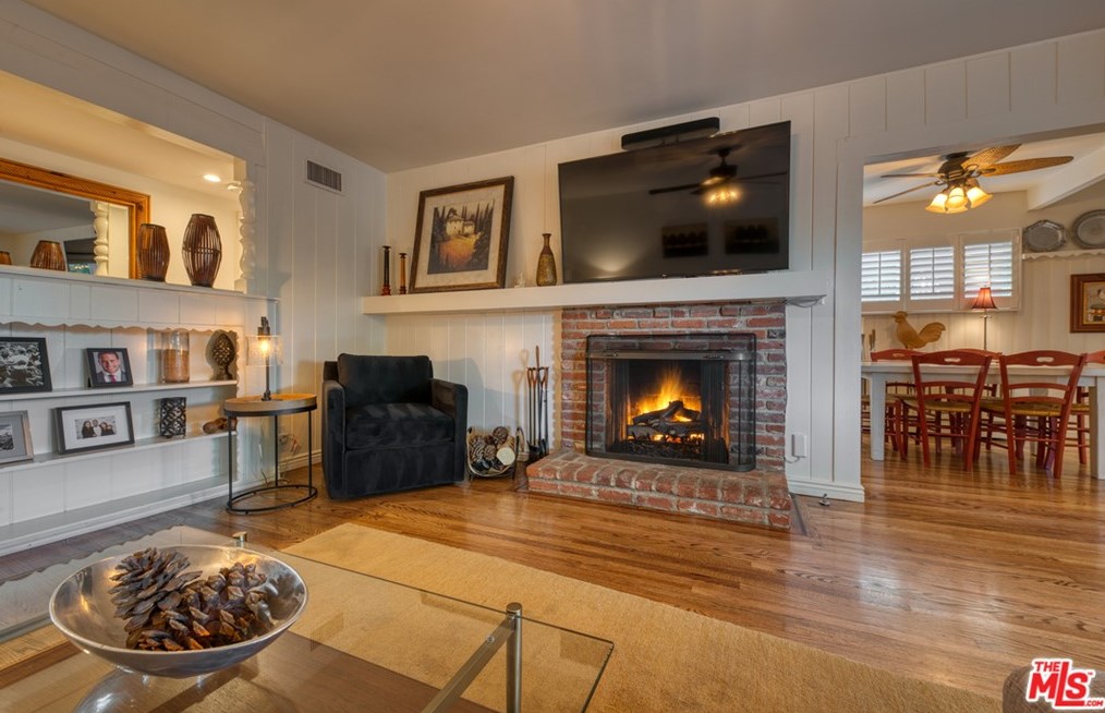 7352 Zelzah Ave, Los Angeles CA  91335-3219 exterior