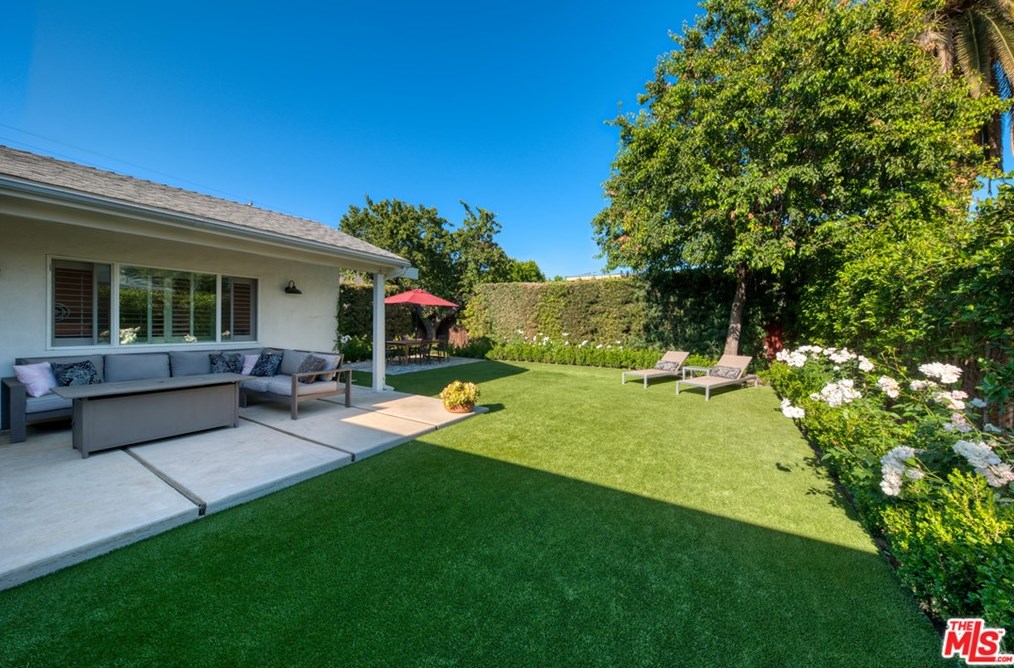 7352 Zelzah Ave, Los Angeles CA  91335-3219 exterior