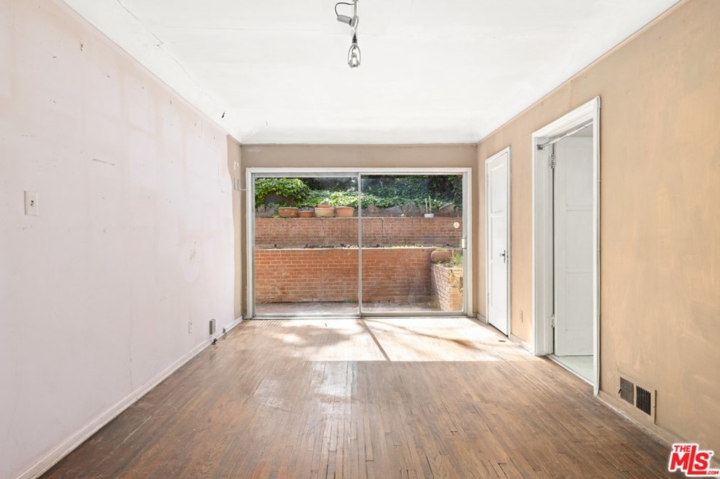 10354 Mississippi Ave, Los Angeles CA  90025-6021 exterior