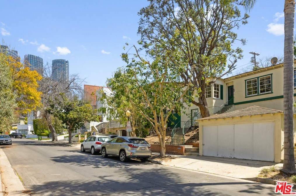 10354 Mississippi Ave, Los Angeles CA  90025-6021 exterior