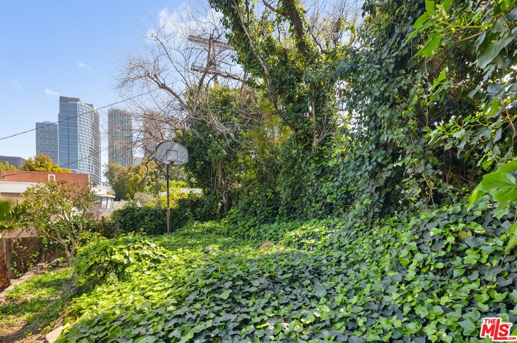 10354 Mississippi Ave, Los Angeles CA  90025-6021 exterior
