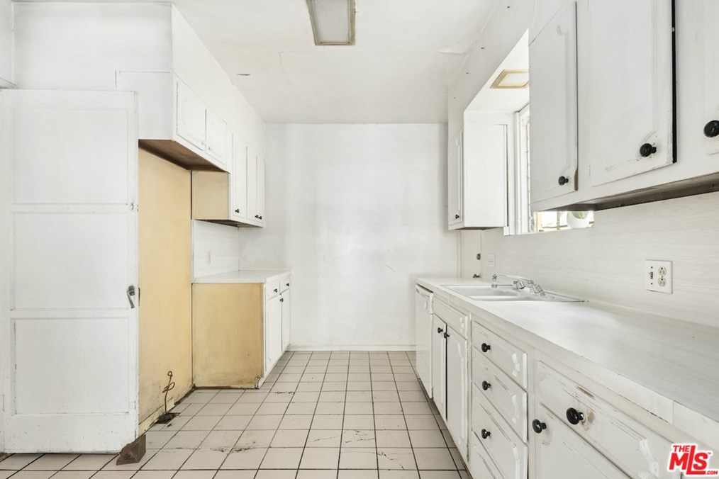 10354 Mississippi Ave, Los Angeles CA  90025-6021 exterior