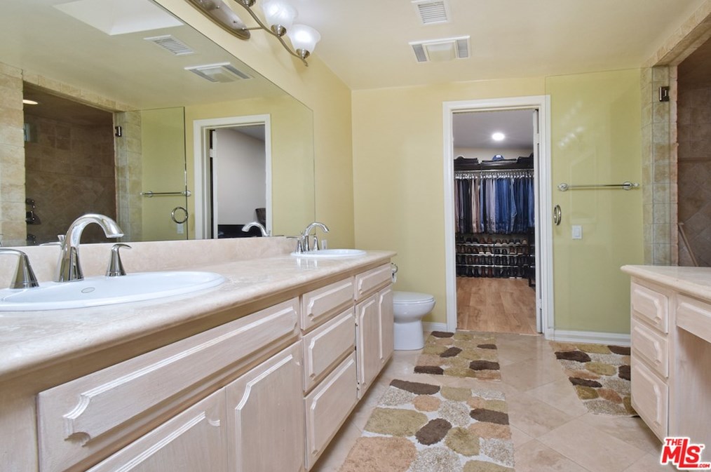 5643 Shirley Ave, Los Angeles CA  91356-1031 exterior