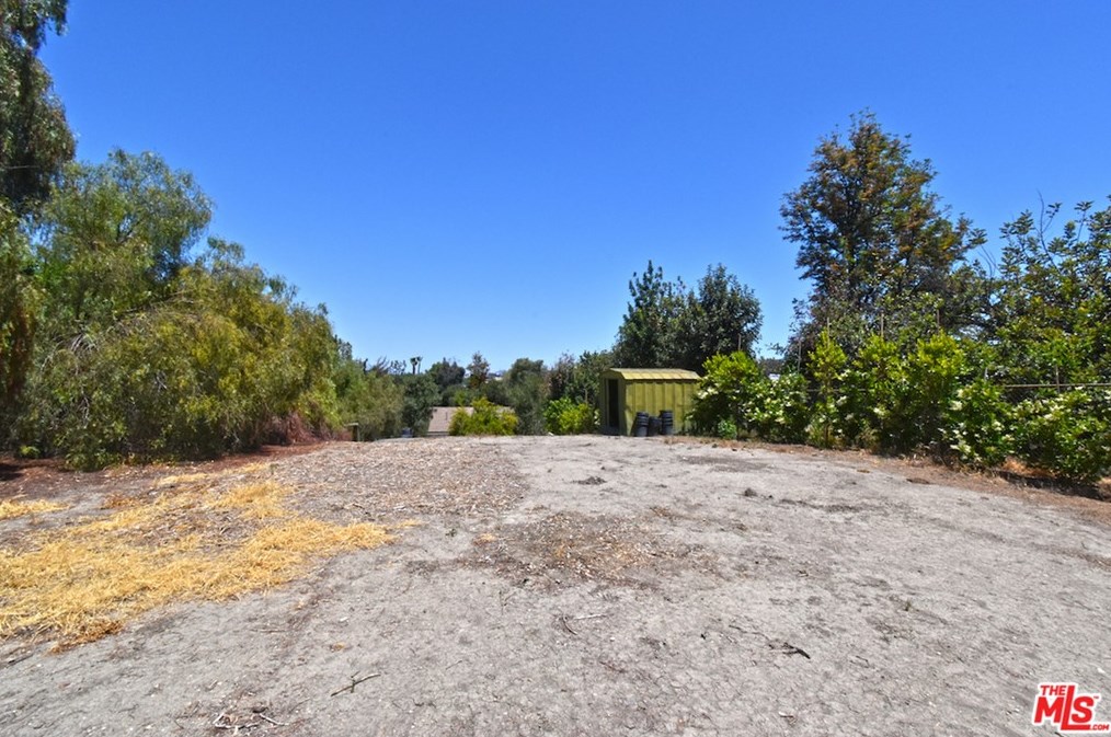 5643 Shirley Ave, Los Angeles CA  91356-1031 exterior