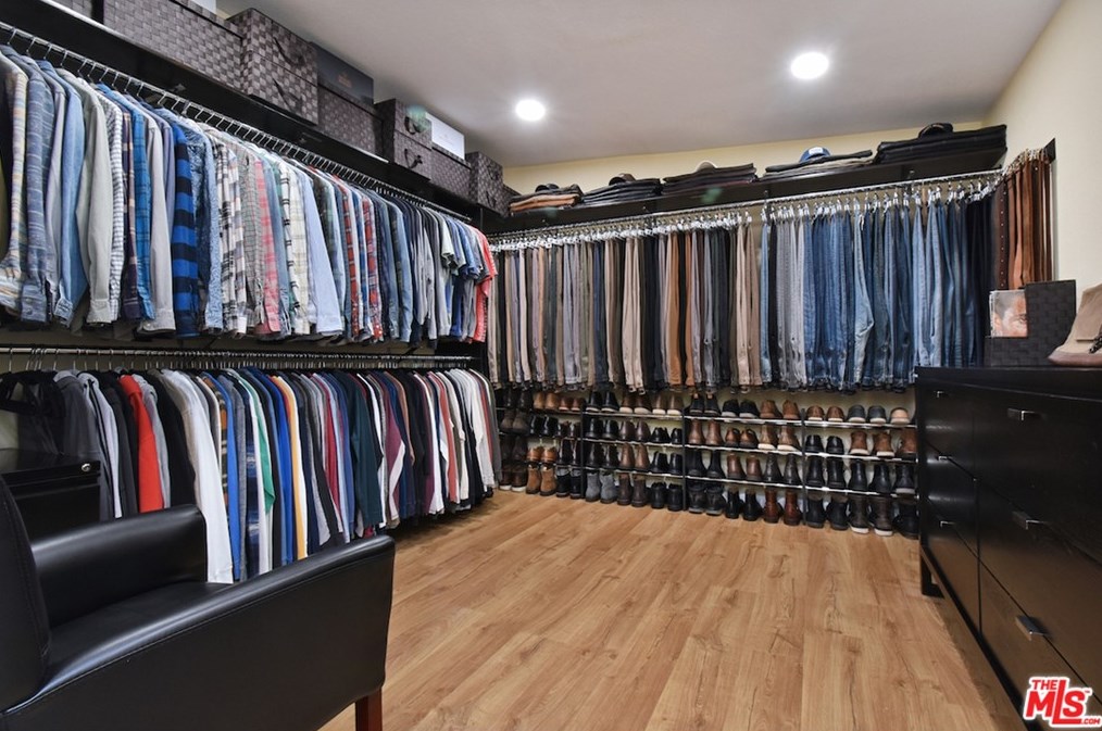 5643 Shirley Ave, Los Angeles CA  91356-1031 exterior