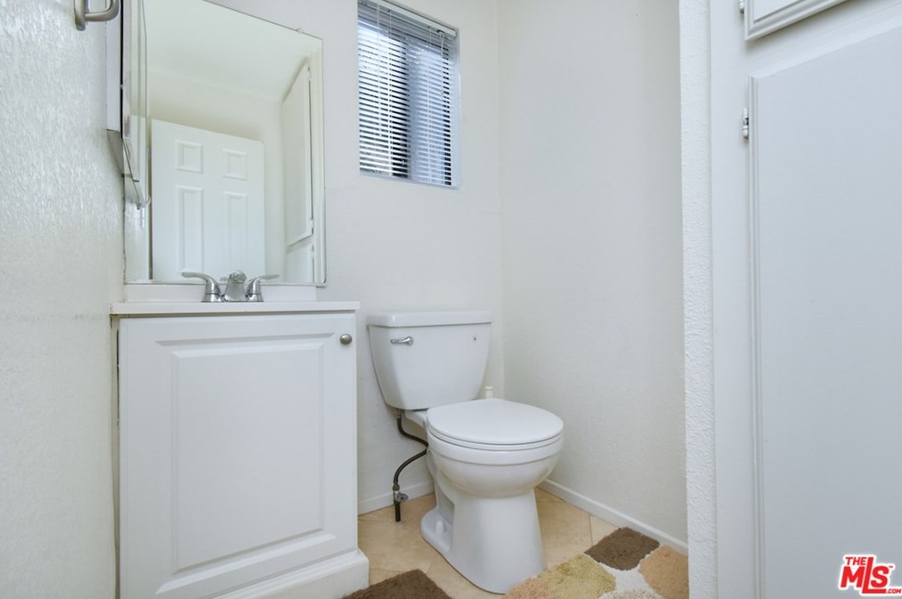 5643 Shirley Ave, Los Angeles CA  91356-1031 exterior