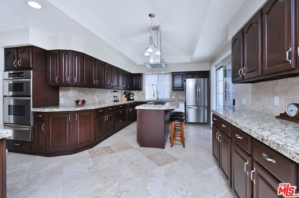 5643 Shirley Ave, Los Angeles CA  91356-1031 exterior